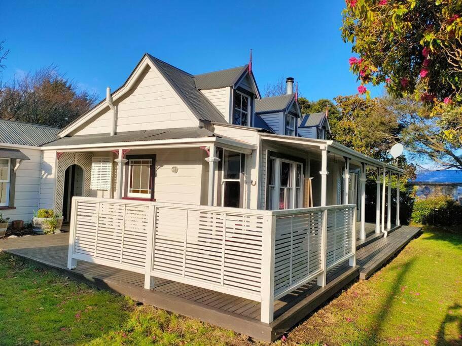 The Oaks- A Beautifully Appointed 1890S Villa Featherston Bagian luar foto